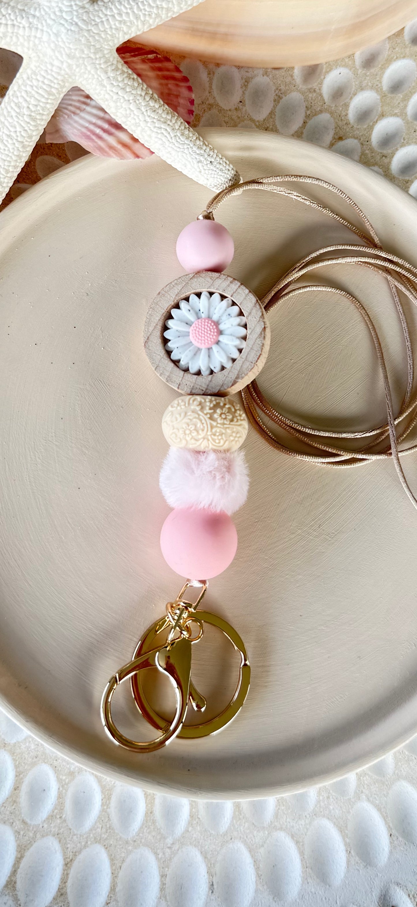 Speckled White Daisy lanyard with Pink Tones